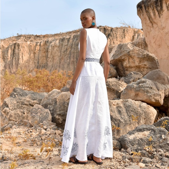 Olga Lucia Cortes White Sleeveless Floral Embroidered Maxi Dress NWT Size XS - Picture 2 of 9